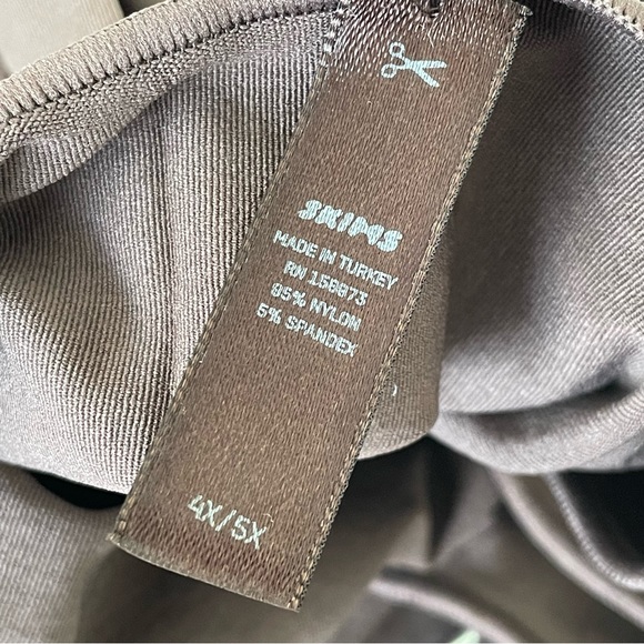 NEW SKIMS Essential Mock Neck Sleeveless Bodysuit In Smokey Quartz 4X/5X - Picture 11 of 11